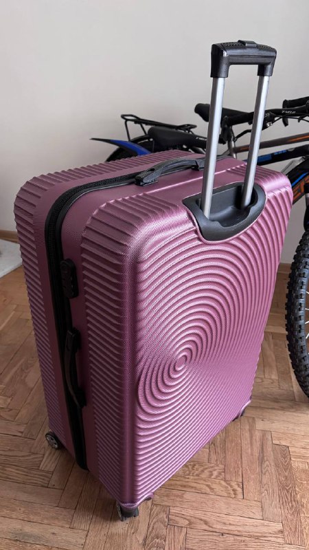 Чемодан XL 80x57x40 см пластиковый с 4 колесами 2