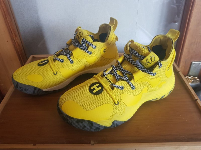 Кроссовки Nike Air Jordan, Adidas, блендер, вафельница, куртки-дождевики, джинсовая куртка 4