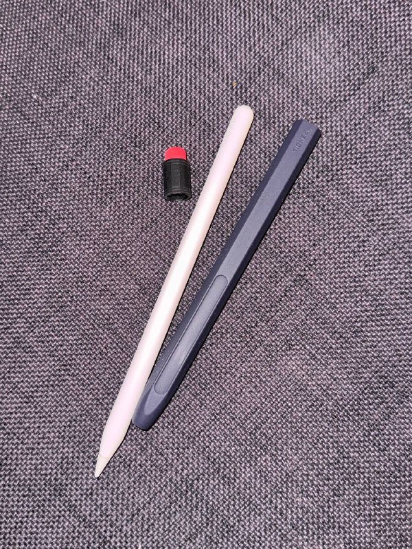 Apple Pencil 2 with silicone case