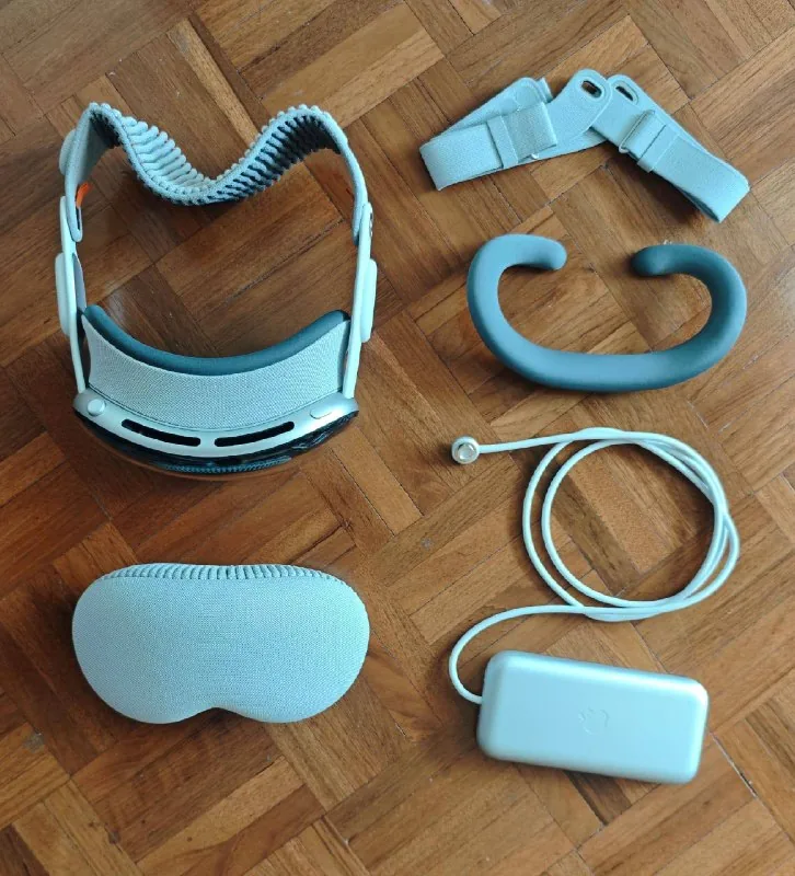 Apple Vision Pro 512 GB, чехол, батарея 1