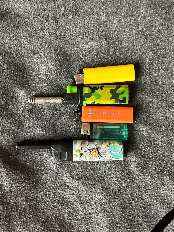 Нитки, иголки, крема для обуви, зажигалки, резинки для спорта 3