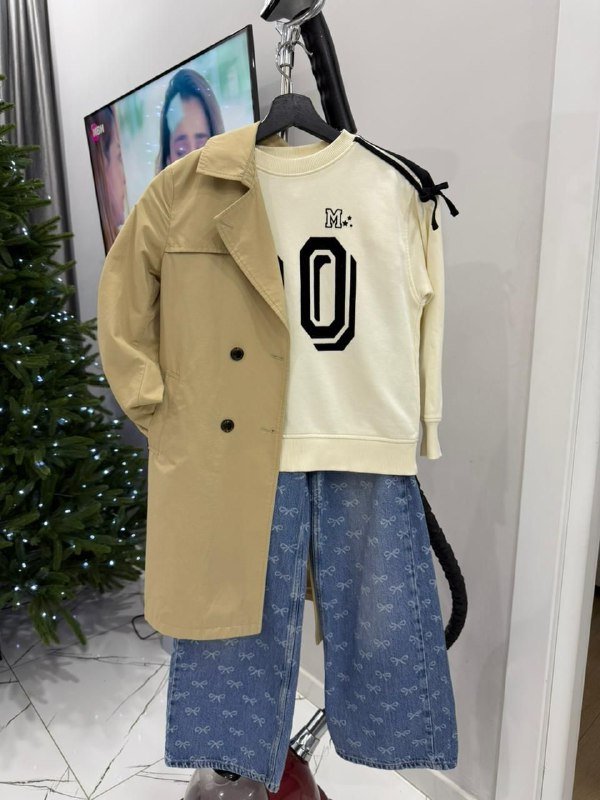 Пальто, кофта, джинсы, мокасины для детей