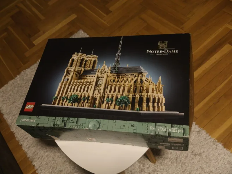 Lego Notre-Dame 21061 1