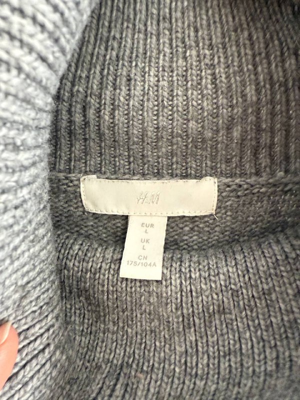 Пальто Zara, Бомбер Colins, Джинсы Levi's, Свитер H&M 9