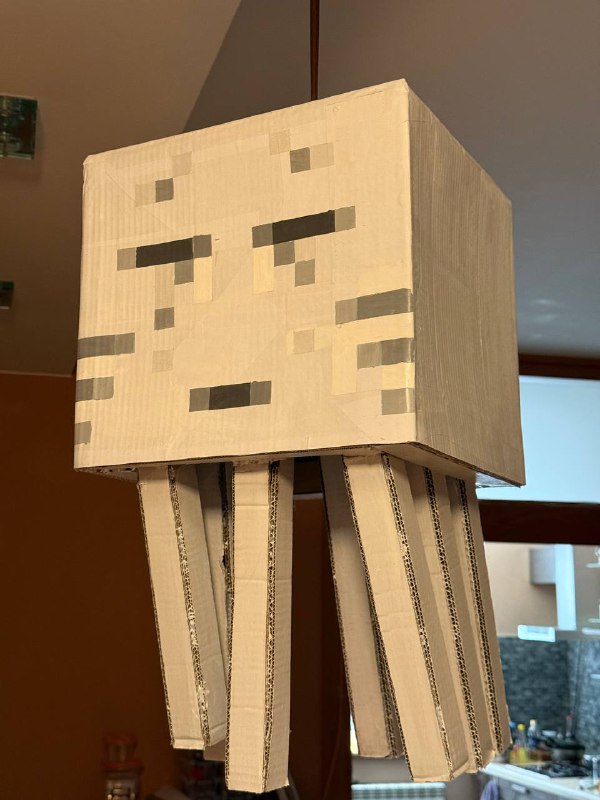 Картонный Гаст из Minecraft, расписанный вручную