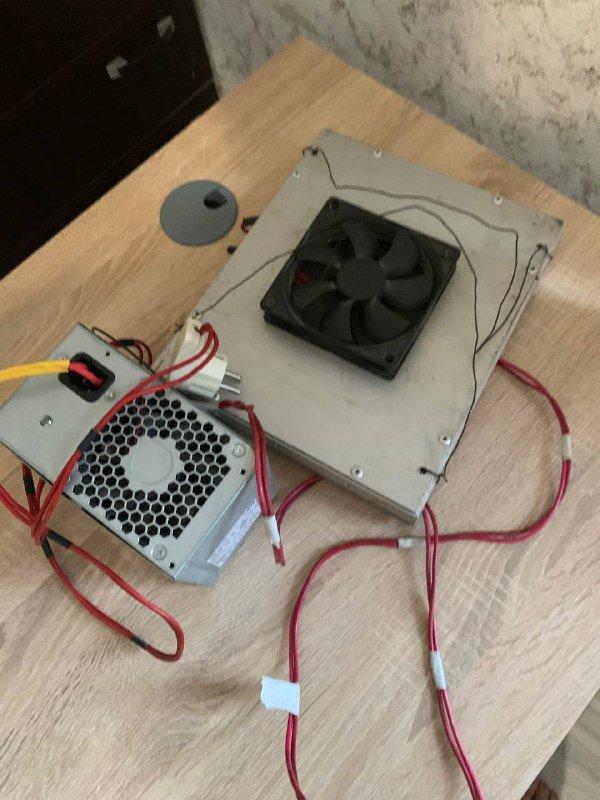 Стол кофейный, диван, офисный стол, фитолампа 7