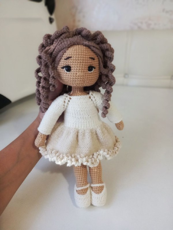 Кукла ручной работы с одеждой и аксессуарами 2