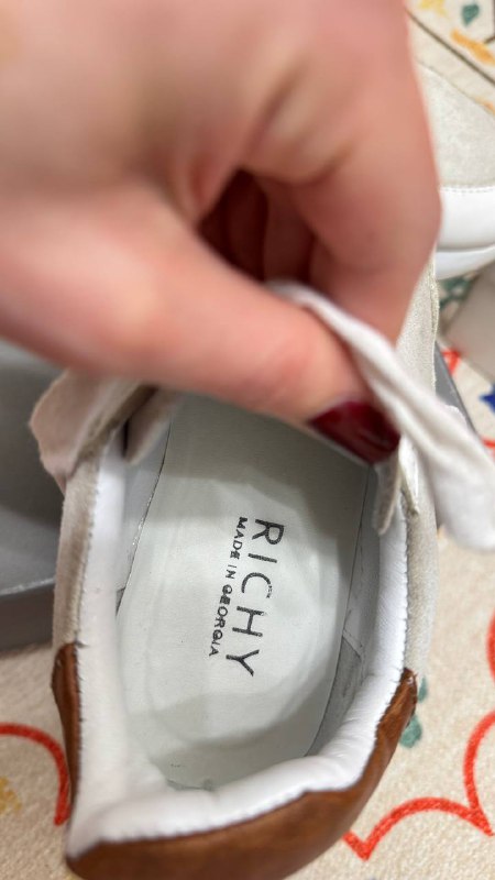 Казаки, кроссовки Nike, босоножки, лоферы, кроссовки Richy 10