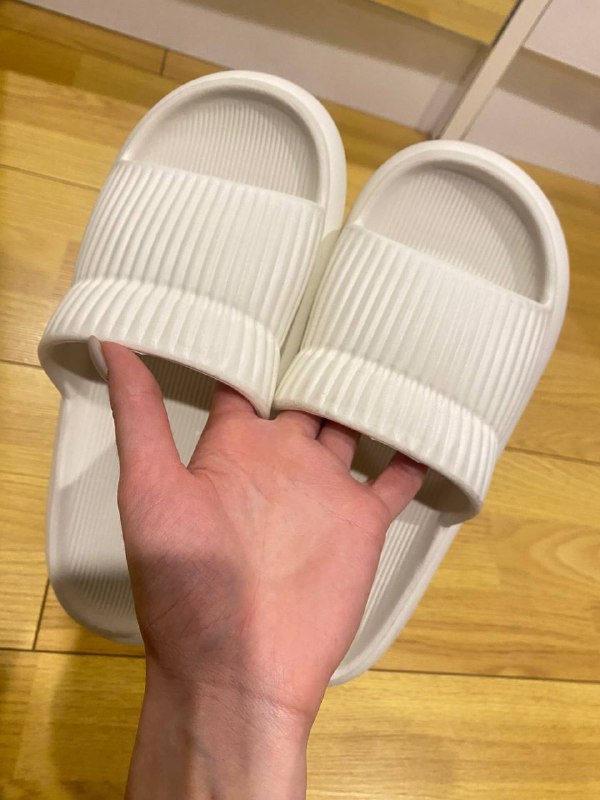 Абсолютно новые женские шлепки белые 2
