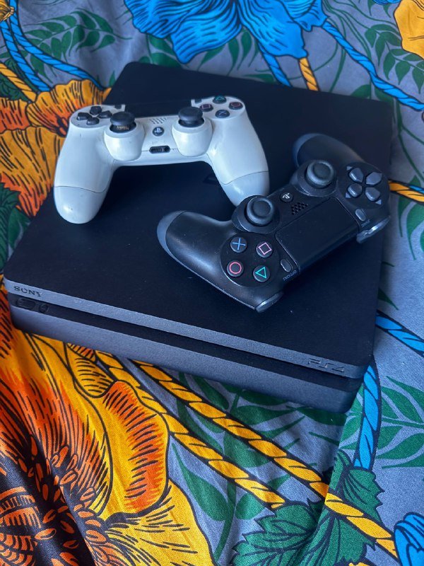 ps4 slim 1tb, два джойстика, кабели