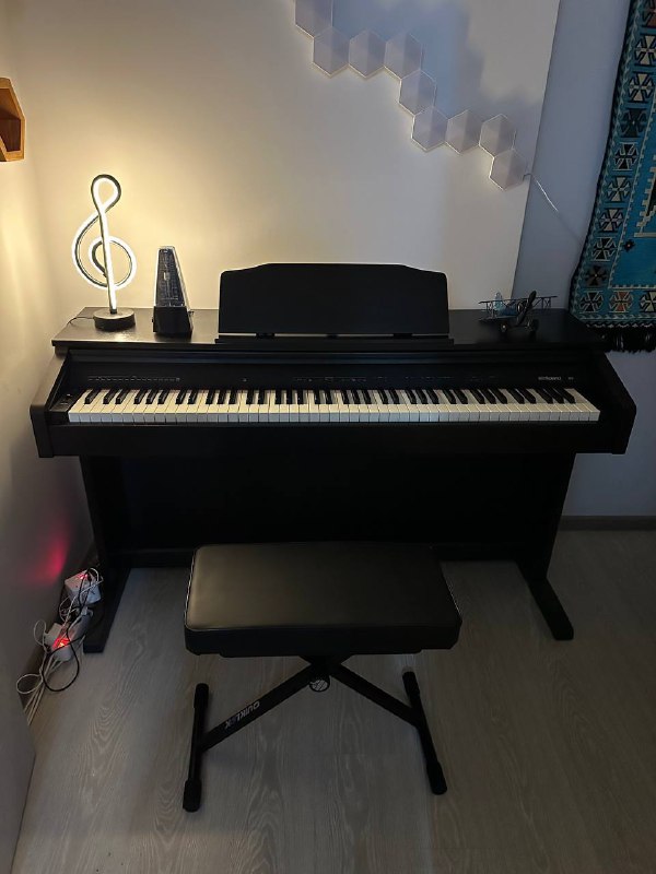 Цифровое пианино Roland RP30 с аксессуарами