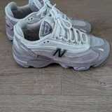 Кроссовки Nike и NB 3