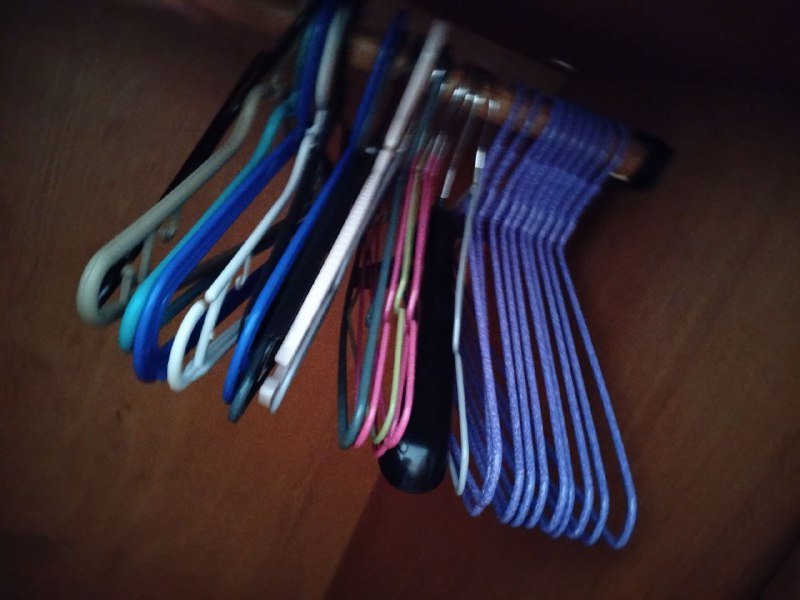 Пассатижи, рулетка, вешалки, покрывало, тапки, кухонные принадлежности, книги 2