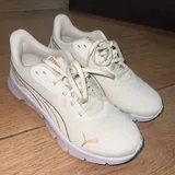 Женские кроссовки Puma 2