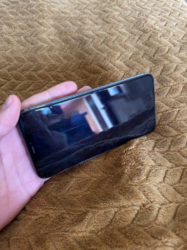 iPhone 13 128 GB, iPhone 11 Pro Max 256 GB 8