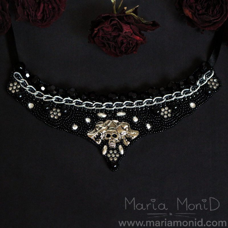 Колье ручной работы Череп с собаками 2