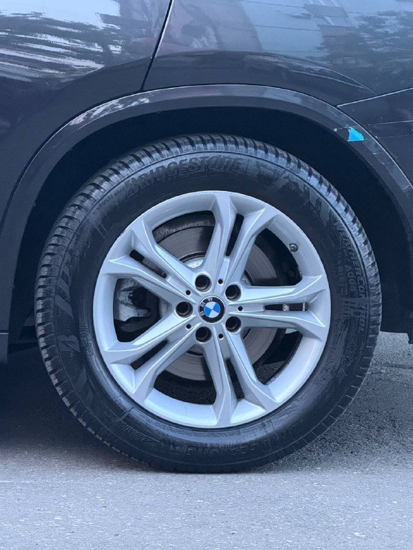 Оригинальные диски с покрышками BMW X3 G01 R18, левый туманник