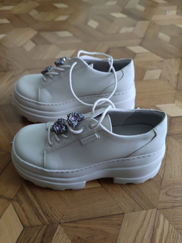 Женские белые кроссовки CHARLES KEITH 38 размер 2