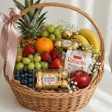 Подарочные композиции из сладостей и фруктов 2