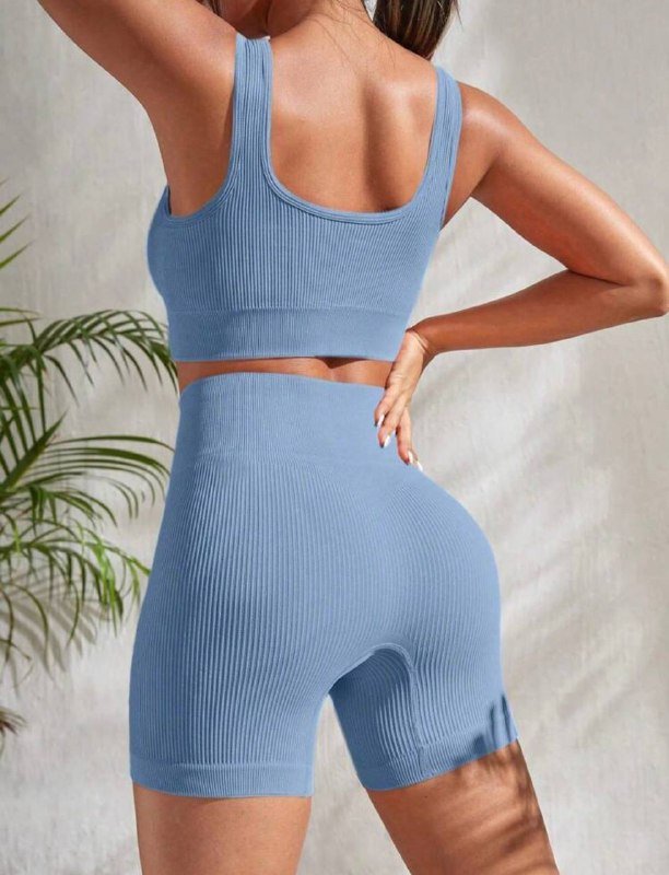 Женский костюм размера S 2