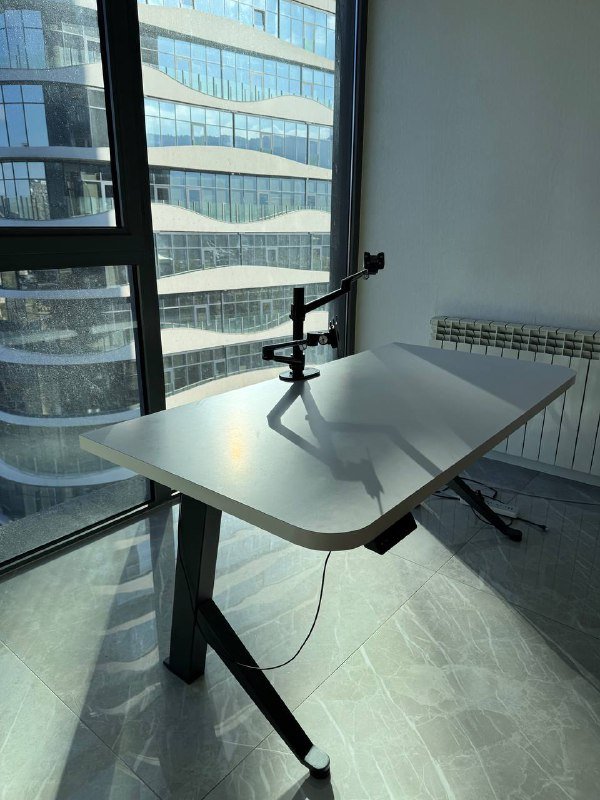 Эргостол с креплением для монитора и планшета