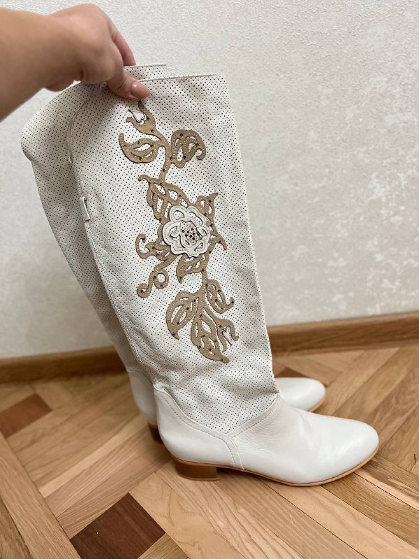 женская обувь летняя коллекция бежевые черные белые босоножки ботфорты 6