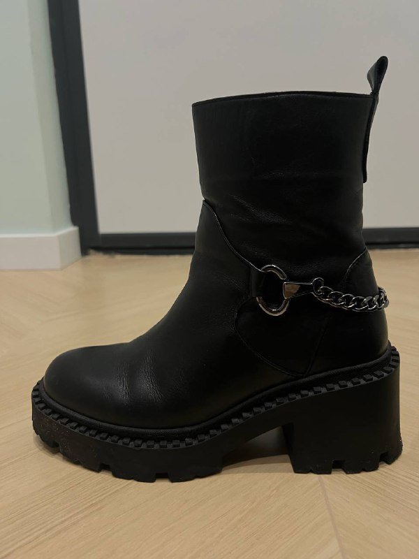 Женские черные ботинки 38 размер