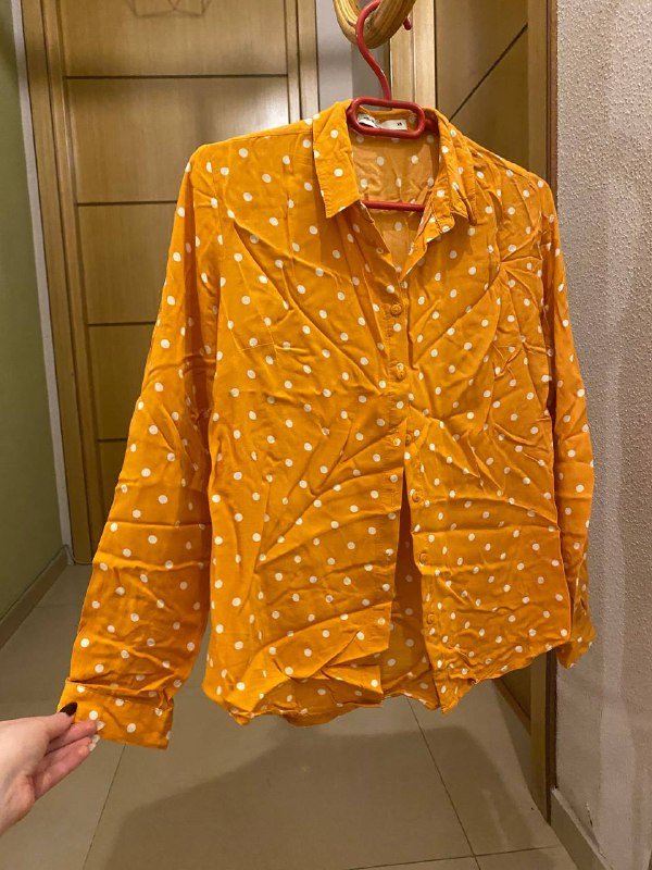 Вязанная жилетка, вязаный топ, рубашка цветочек и желтая в горошек, свитер новогодний, юбки черная и теплая шерстяная 4