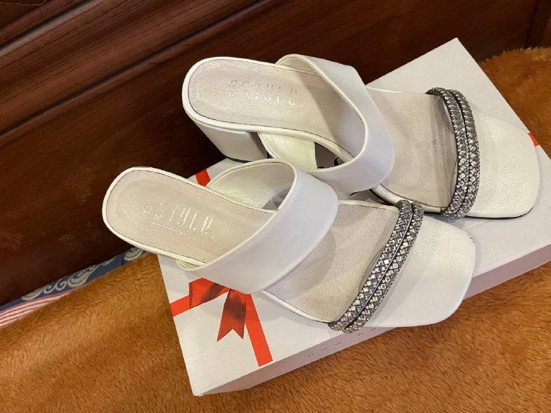 Белые женские туфли с декором, размер 38 2