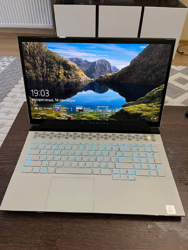 Ноутбук Alienware m17r3, мышь, наушники 2