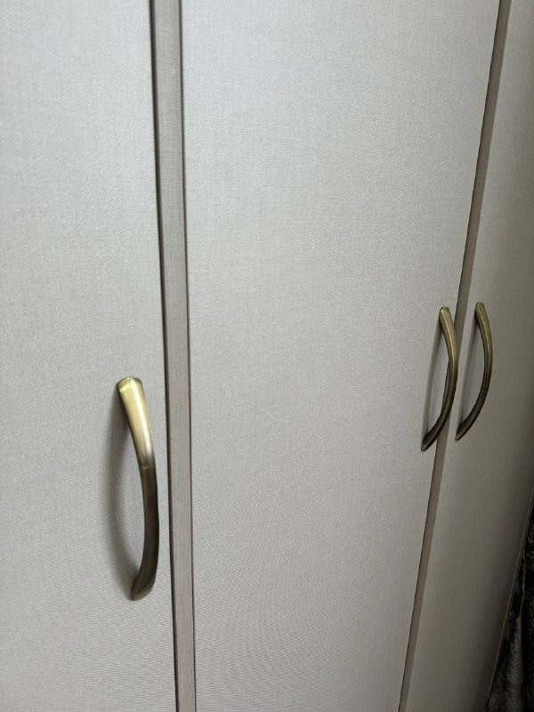 Кровать, тумбы, туалетный столик, шкаф 2