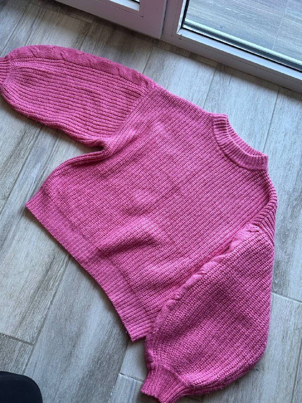 Розовые, зеленые и бежевые свитера размер М