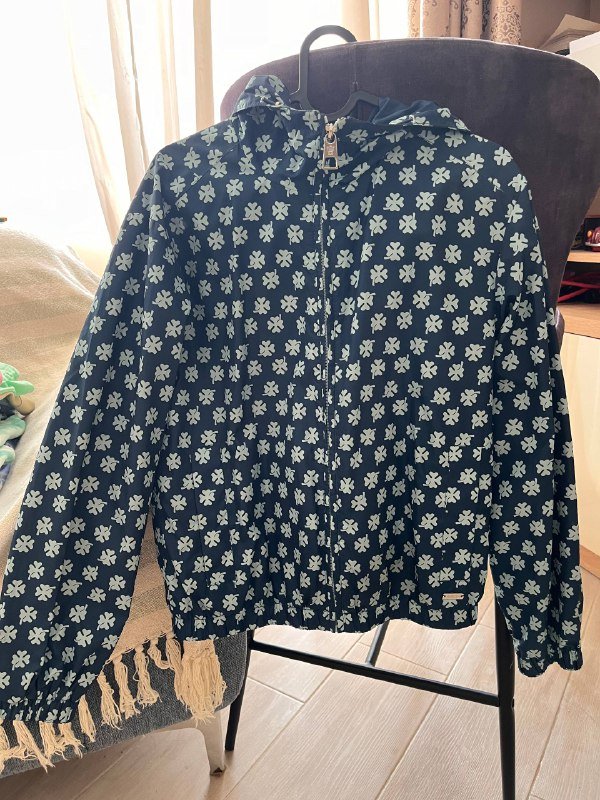 Плащ женский, джинсовая куртка, тапочки, сандали, водолазка, куртка, когтерезка 8