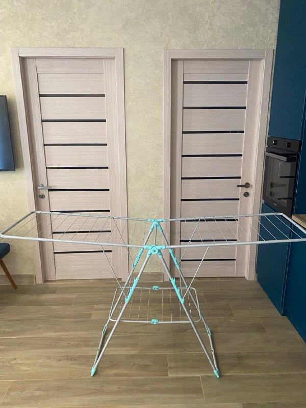 Сушилка, Кастрюли ikea, Кувшин для воды, Пылесос, Книга, Подставка для телефона