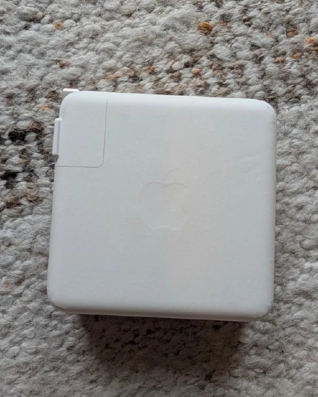 Apple 96W USB-C адаптер питания 1