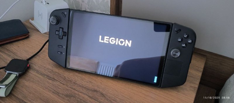 Lenovo Legion Go игровая консоль