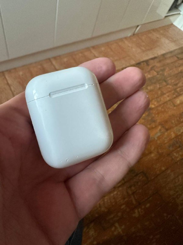 Apple AirPods 2, MiBand 9 2