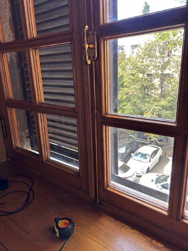 Деревянные окна с ручками-шпингалетами 7