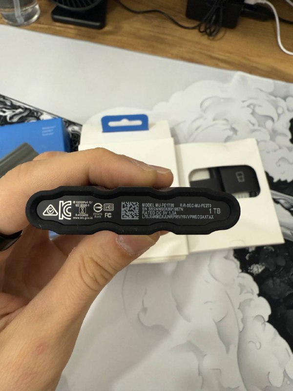 Жесткий диск Samsung Portable SSD T7 1TB Shield 2
