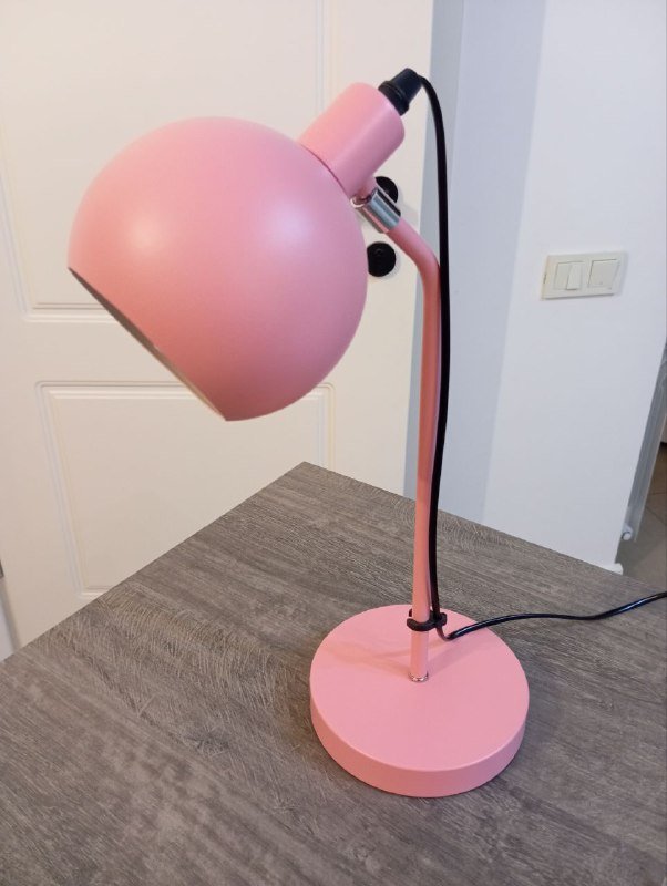 Розовая настольная лампа 2