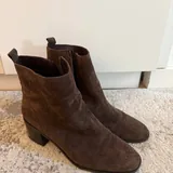 Замшевые ботильоны Zara 1
