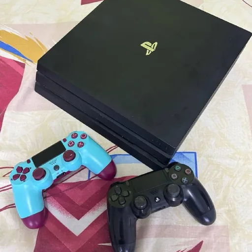 PS4 Pro, два геймпада