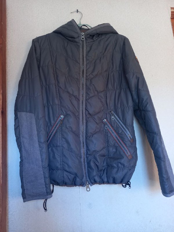 ветровка Carhartt, джинсы Lee, куртка Taifun, ботинки Skechers, кеды Vans 6