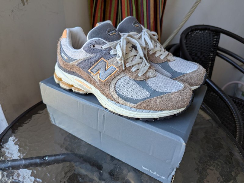 Кроссовки New Balance 2002, размер 43 EU
