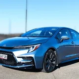 Toyota Corolla XSE Hybrid 2