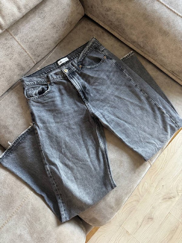 Худи оверсайз, Джинсы Zara, Черное платье, Белая рубашка, Штаны, Свитер, Пиджак Zara, Часы, Пуховик, Свитшот 2