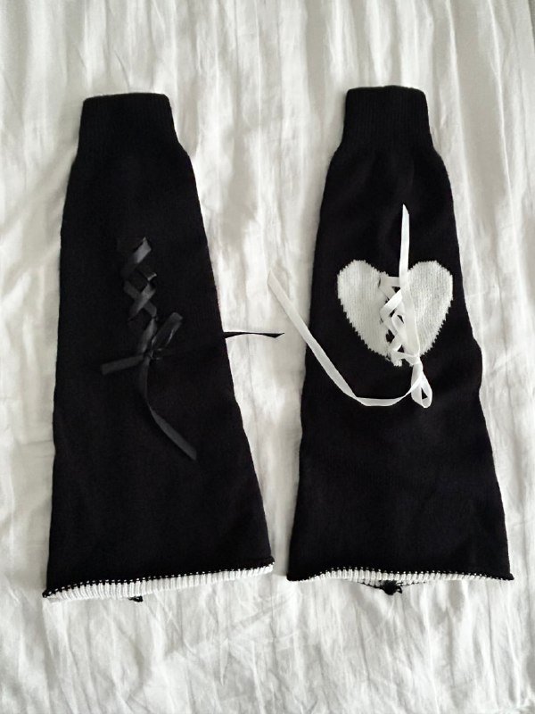 светлая кофта, сумка мягкая, чёрные гетры, пояс винтаж 5