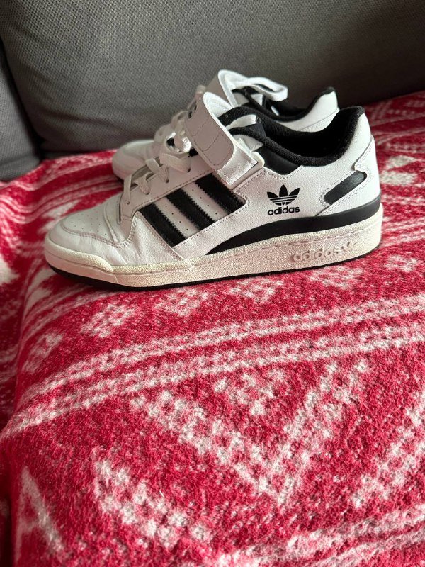 Кроссовки Adidas размер 10 UK 2