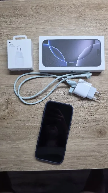iPhone 16 Pro Max 1