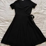 Рубашка Uniqlo, льняное платье-халат, топ Uniqlo, худи Ellesse, свитшот Puma, спортивные штаны 2